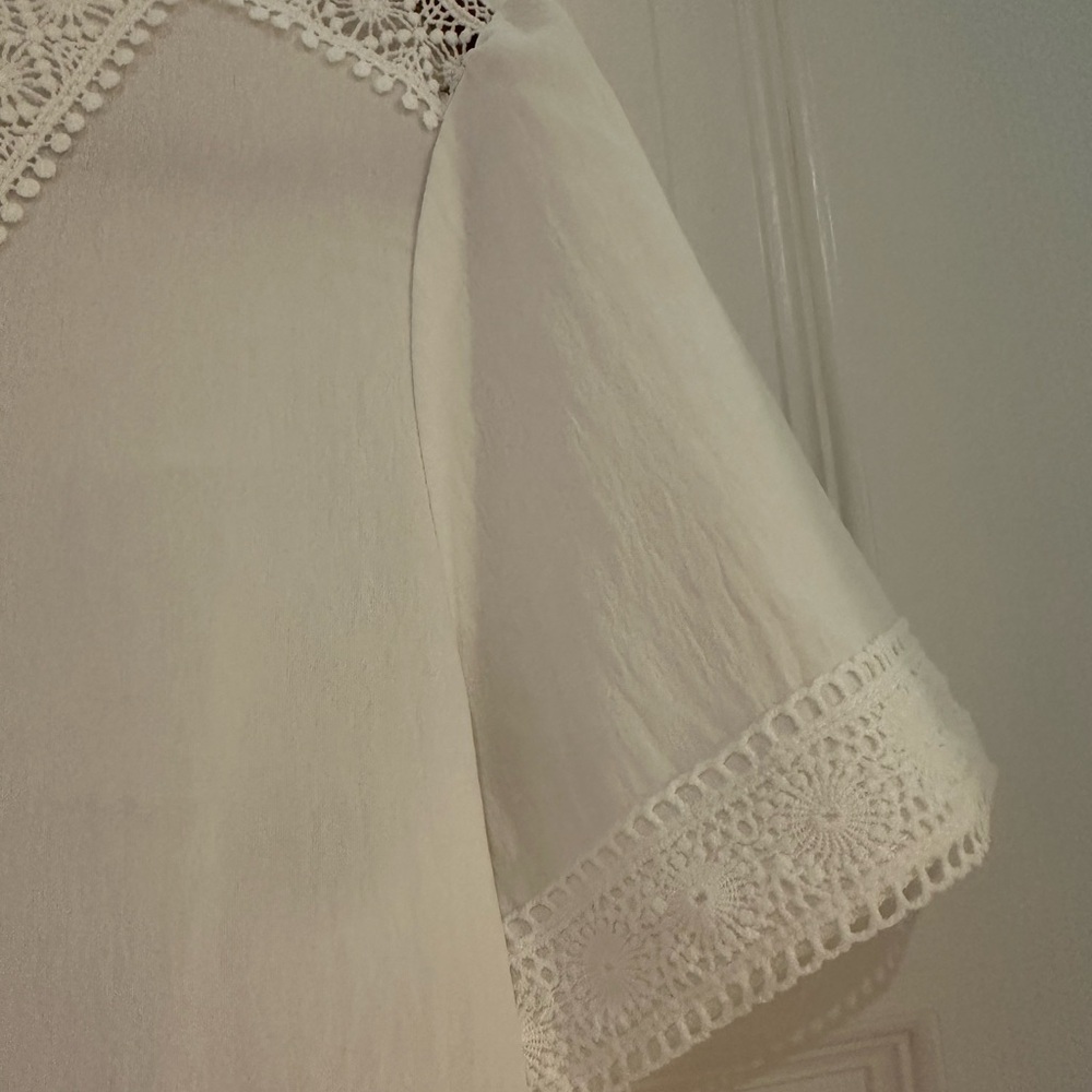 Elegant White Lace Trim Blouse - Picture 3 of 4